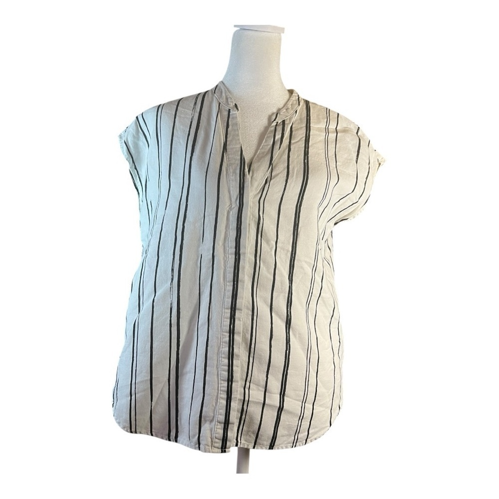 Banana Republic Women's Cream & Black Striped Top Size Small V-Neck Cap Sleeve